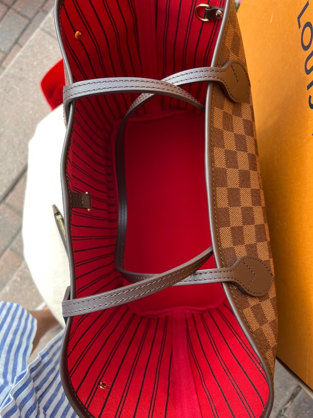 Louis Vuitton Neverfull MM in Damier Ebene - Picture 9 of 16